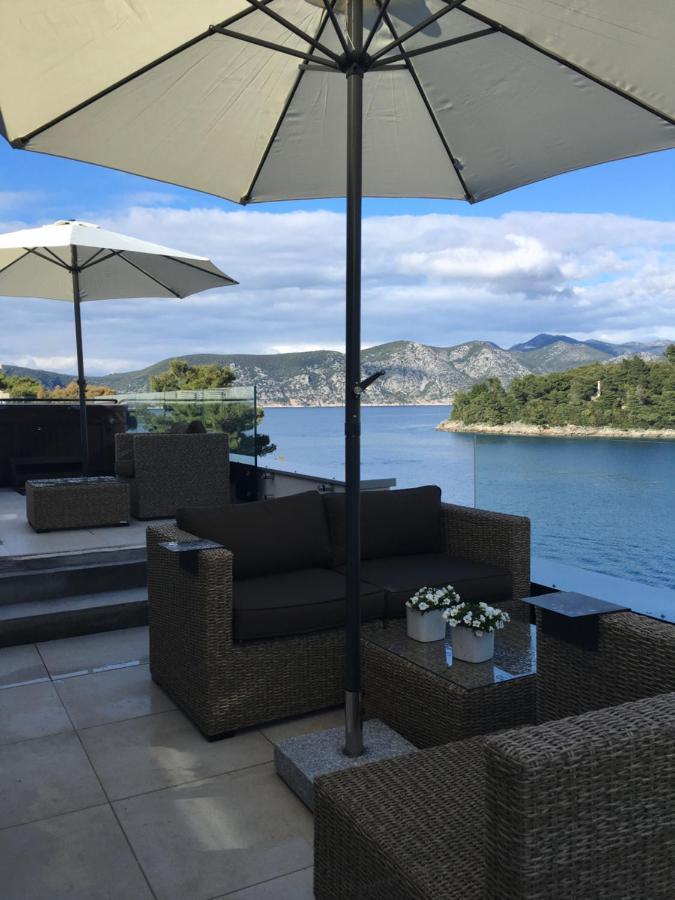 High View-A Seaside Villa With Huge Jacuzzi Račišće Esterno foto