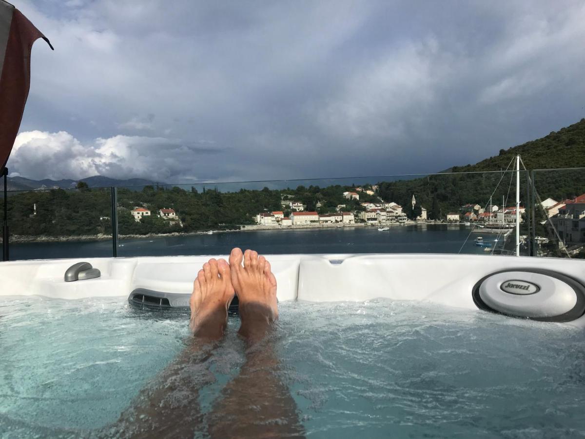 High View-A Seaside Villa With Huge Jacuzzi Račišće Esterno foto