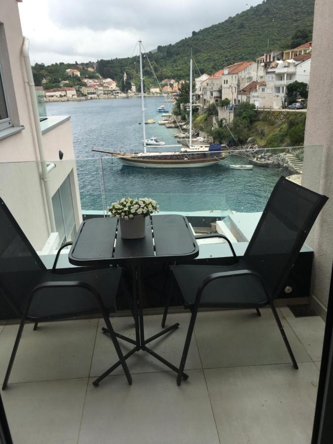 High View-A Seaside Villa With Huge Jacuzzi Račišće Esterno foto